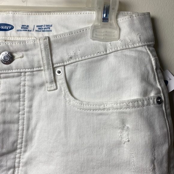 OLD Navy Extra High-Waisted White Cut-Off Jean Shorts Fringed Raw Hemline Sz 10 - Picture 3 of 10